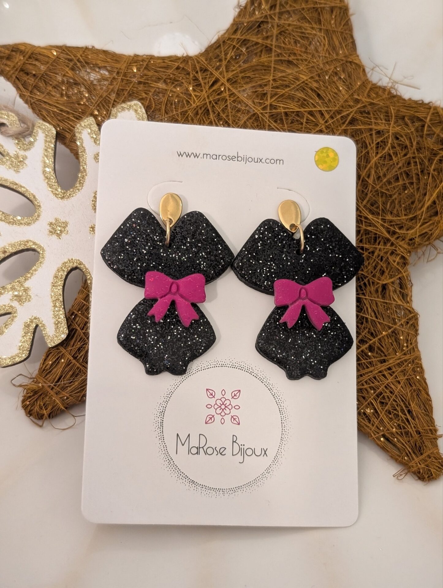 Boucles d'oreilles Alsacienne silhouette noire, noeud fushia